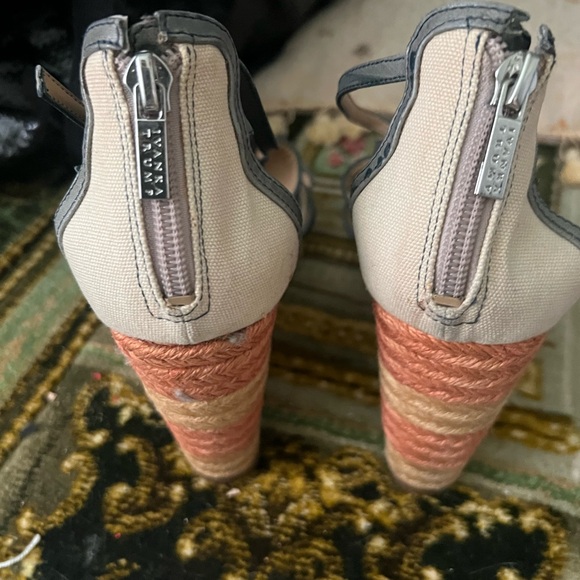 Stylish Beige and Black Wedge Sandals - Picture 2 of 3